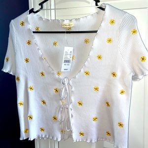 cute, white sunflower top, never worn!